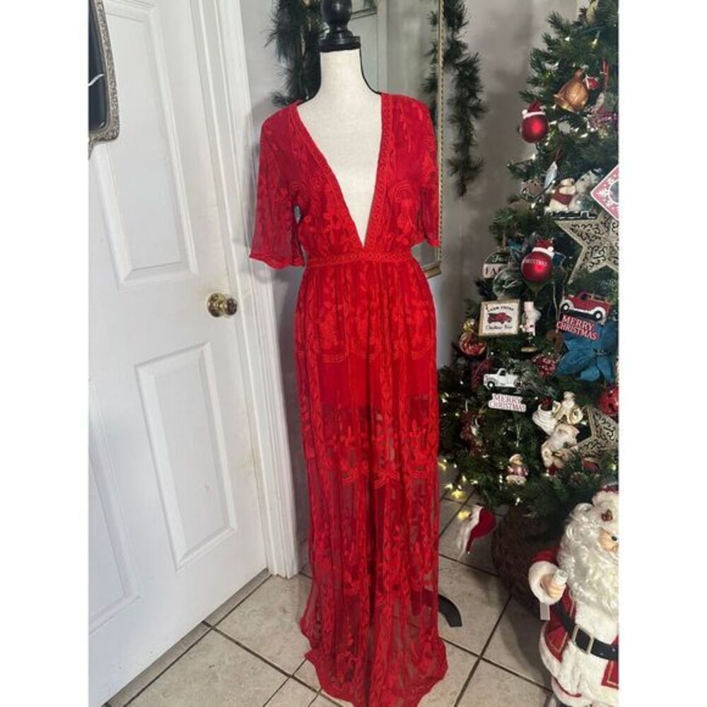 Large, Preowned Embroidered‎ mesh lace maxi dress. V-neckline.